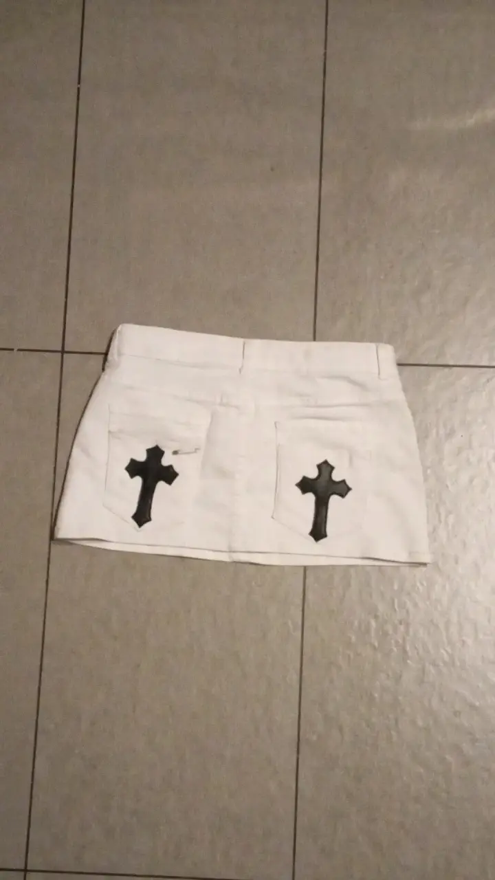 Mini falda blanca y2 kcon diseño de cruz - 2