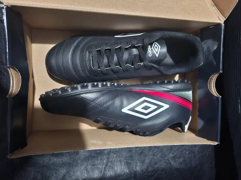 Zapatillas de fútbol Umbro negras para césped - 2
