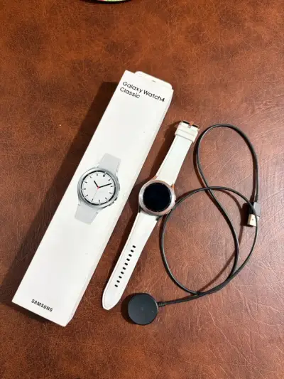 Samsung Galaxy Watch4 Classic con cargador - miniatura 1