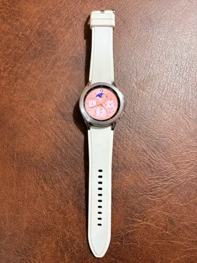 Samsung Galaxy Watch4 Classic con cargador - miniatura 3