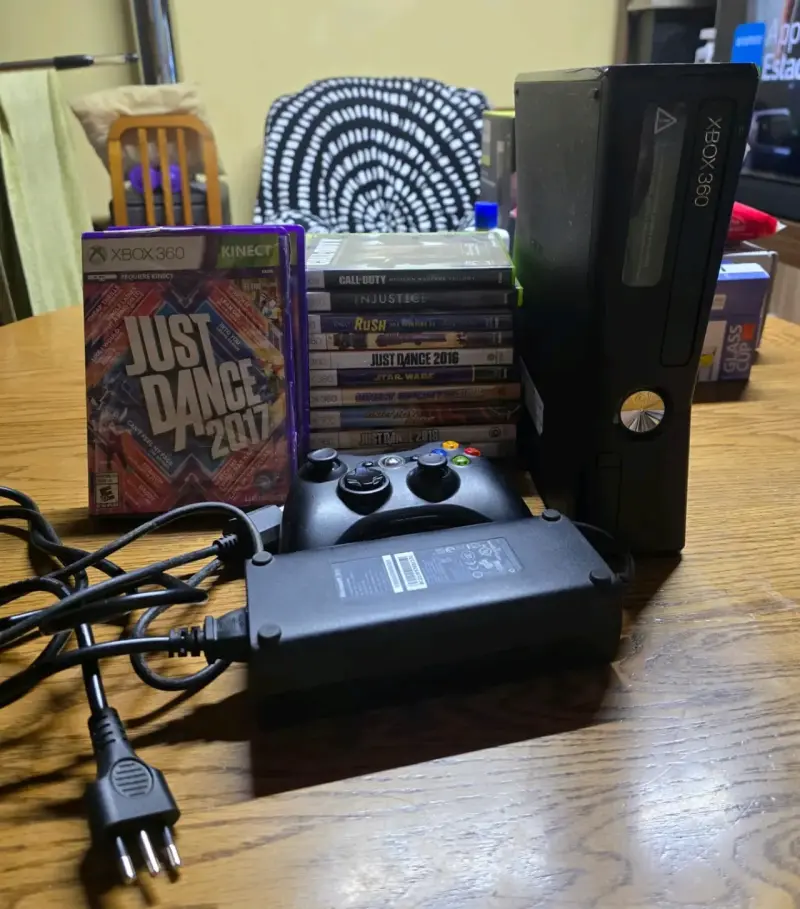 Consola Xbox 360 con juegos y control