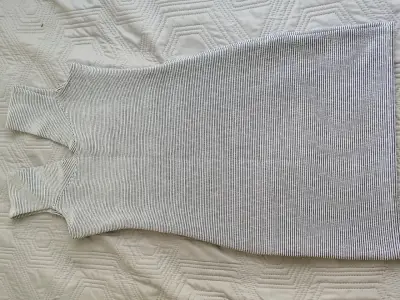 Vestido ajustado de rayas gris y blanco - miniatura 2