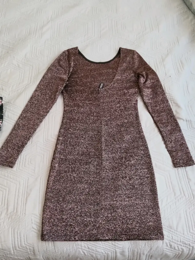 Vestido ajustado de manga larga con brillo