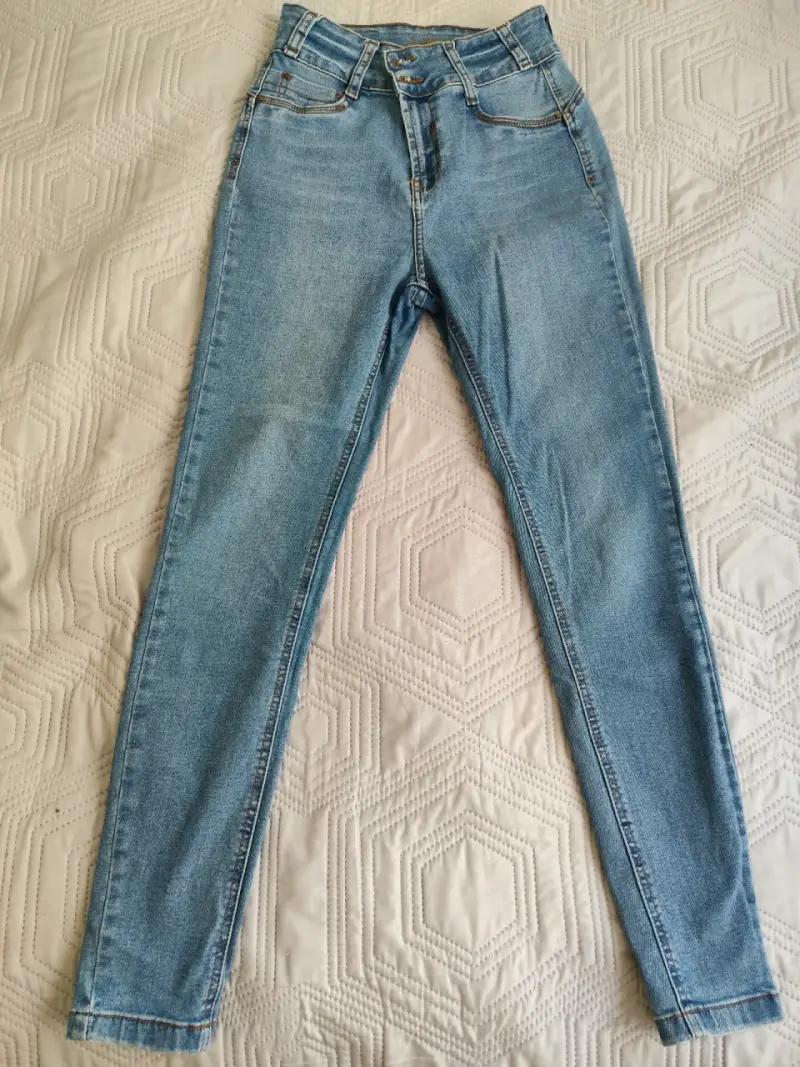 Jeans ajustados de mezclilla azul claro - 1