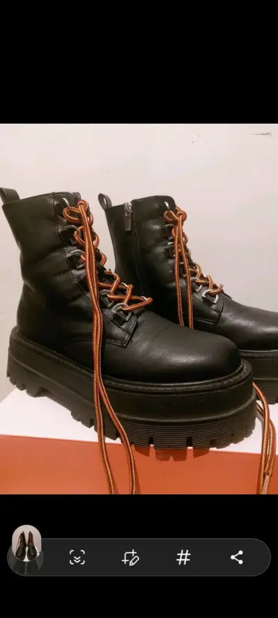 Botas negras de cuero con plataforma - miniatura 1