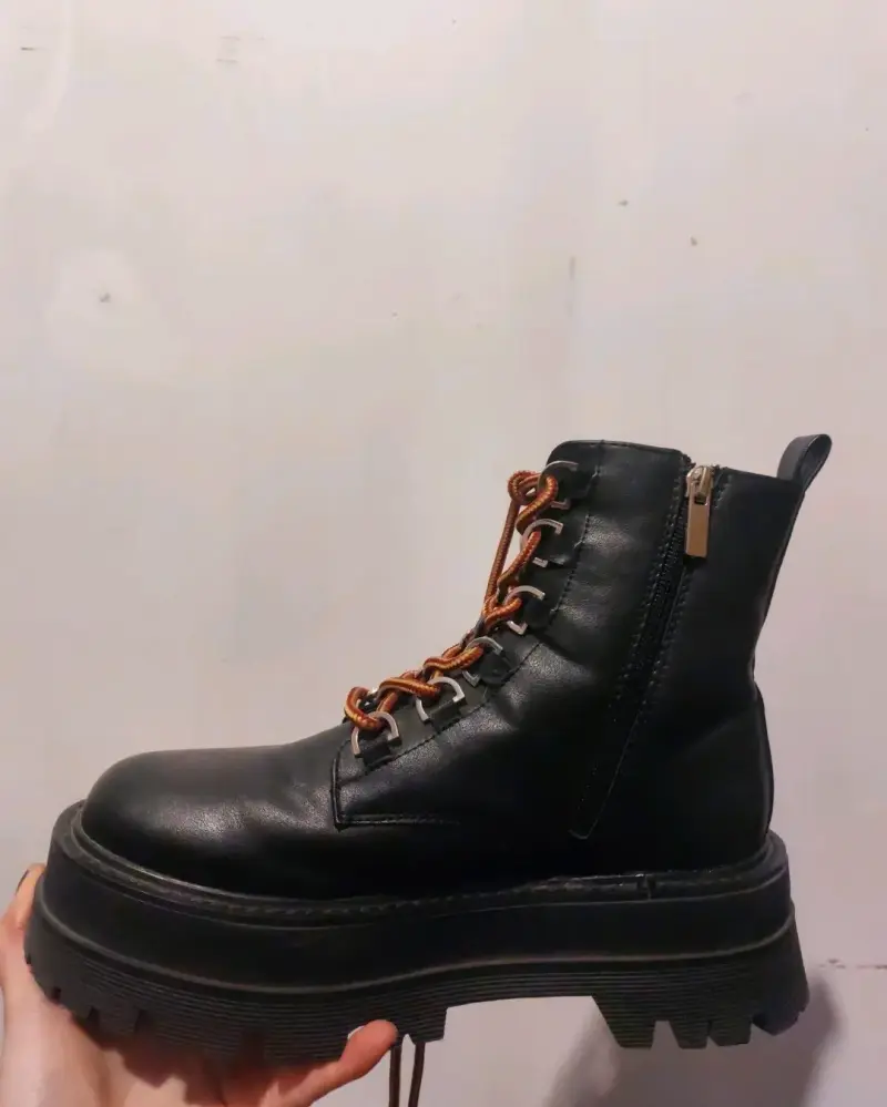 Botas negras de cuero con plataforma - 2
