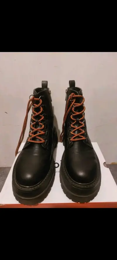 Botas negras de cuero con plataforma - miniatura 4
