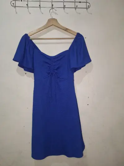 Vestido azul con mangas cortas estilo casual - miniatura 1