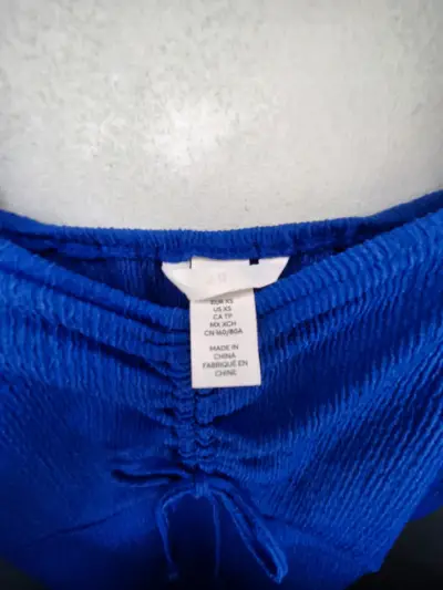 Vestido azul con mangas cortas estilo casual - miniatura 2