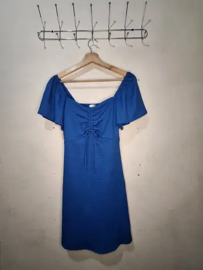 Vestido azul con mangas cortas estilo casual - miniatura 3