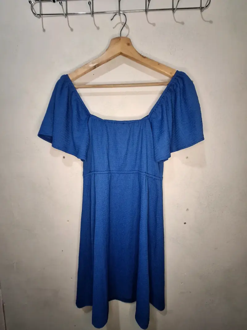 Vestido azul con mangas cortas estilo casual - 4