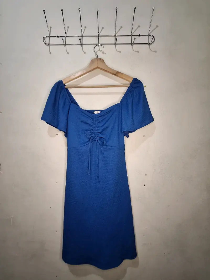 Vestido azul con mangas cortas estilo casual - 5