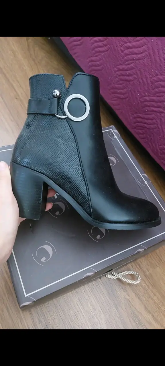 Botines de cuero con taco - 1