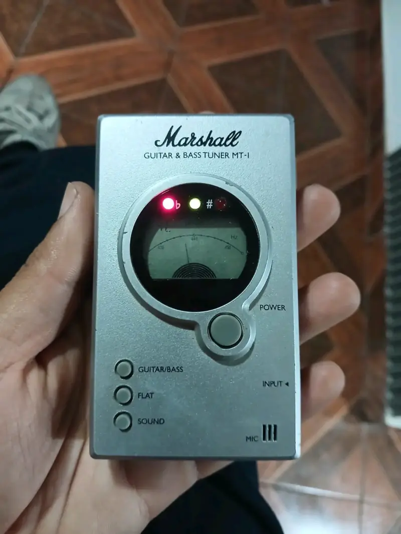 Afinador de Guitarra y Bajo Marshall MT-1 - 3