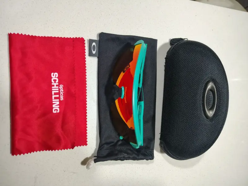 Gafas de Sol Oakley con Estuche + Troy de Regalo - 1