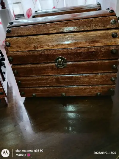 Cofre de madera estilo vintage con cerradura - miniatura 2