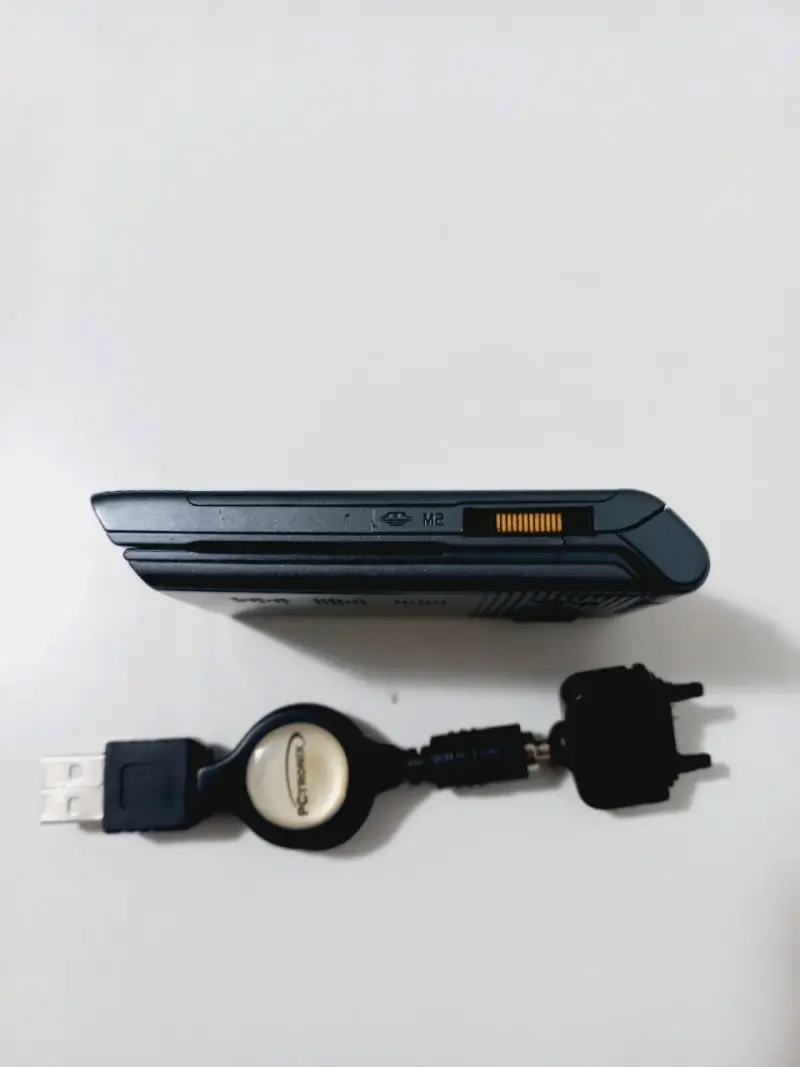 Celular Sony Ericsson Walkman con cargador - 2