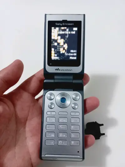 Celular Sony Ericsson Walkman con cargador - miniatura 4