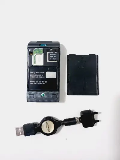 Celular Sony Ericsson Walkman con cargador - miniatura 5
