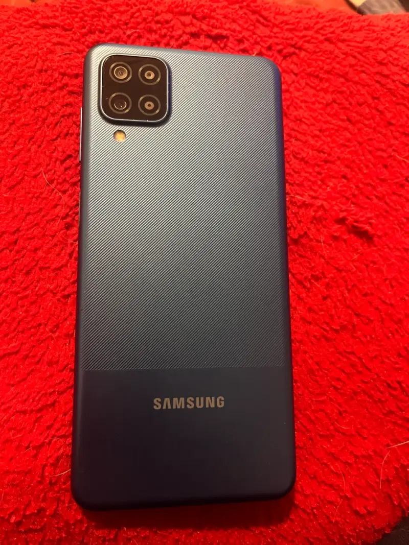 Smartphone Samsung Galaxy A12 en buen estado - 2
