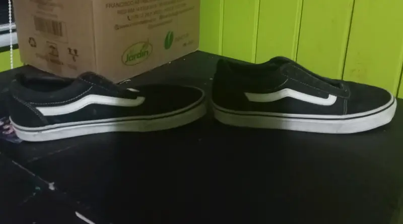 Zapatillas Vans unisex clásicas en buen estado - 1