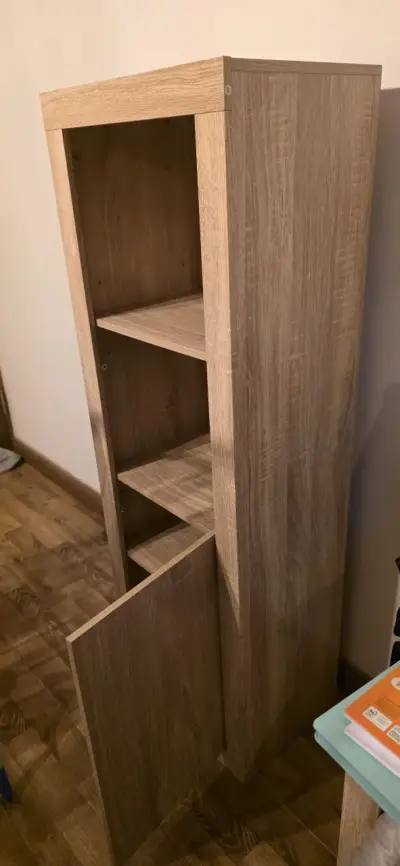 Estantería de madera con puertas - miniatura 1