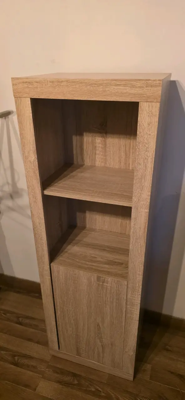 Estantería de madera con puertas - 2