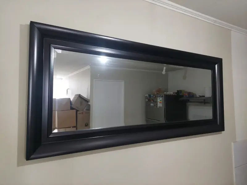 Espejo rectangular grande con marco negro - 1