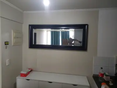 Espejo rectangular grande con marco negro - miniatura 2