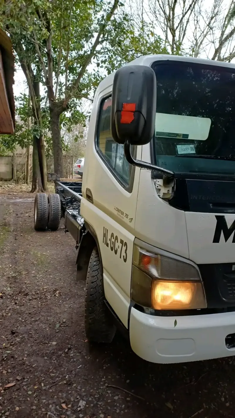 Camión Mitsubishi Canter 75 en buen estado - 2