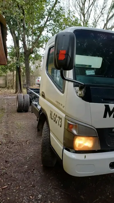 Camión Mitsubishi Canter 75 en buen estado - miniatura 2