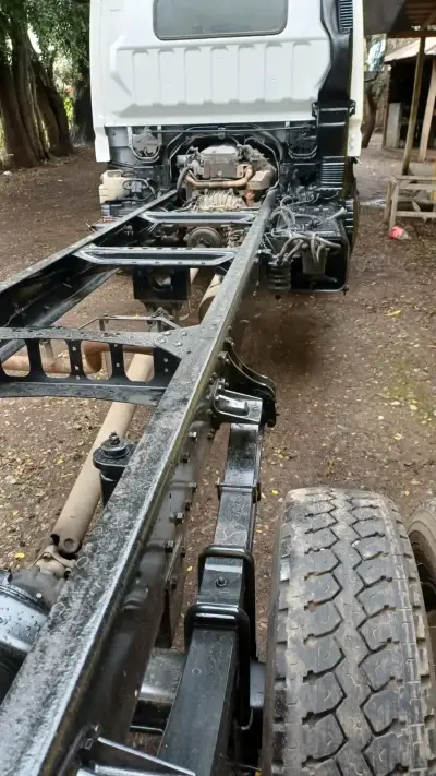 Camión Mitsubishi Canter 75 en buen estado - miniatura 4