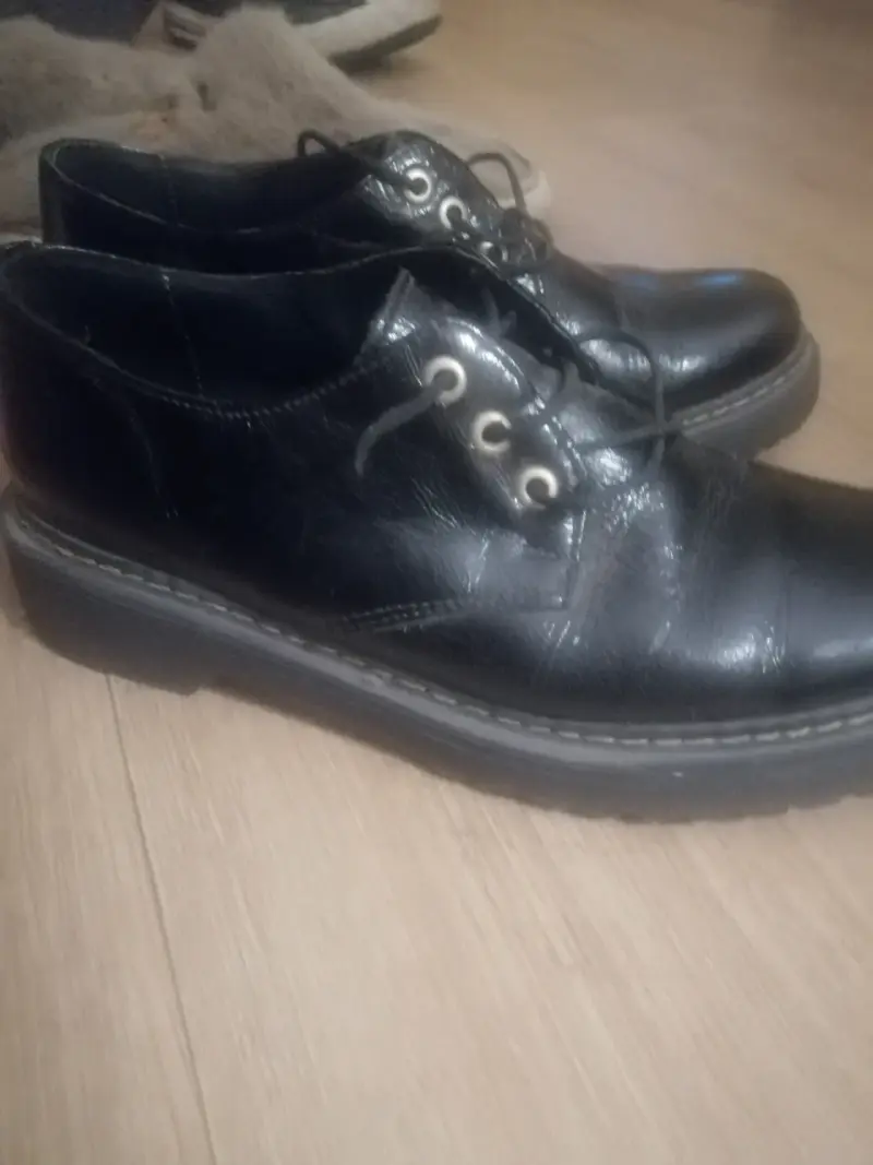 Zapatos de cuero negro para mujer en buen estado - 2