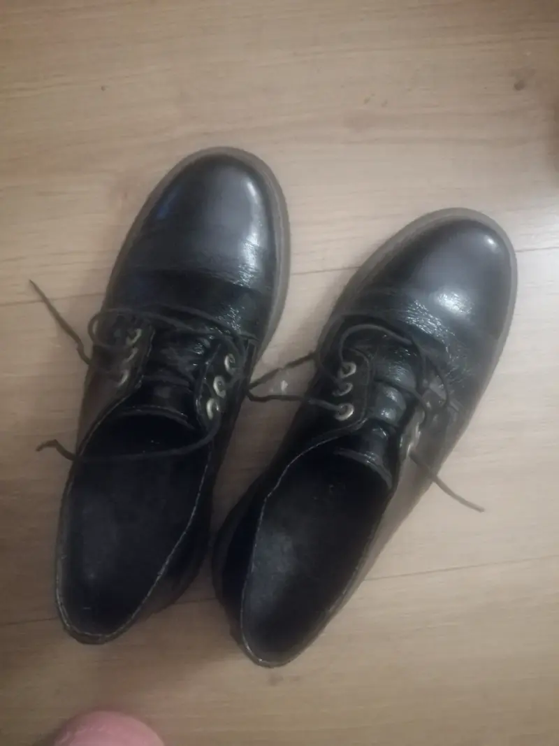 Zapatos de cuero negro para mujer en buen estado - 3
