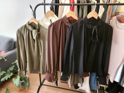 Blusas elegantes con lazo en varios colores - miniatura 3