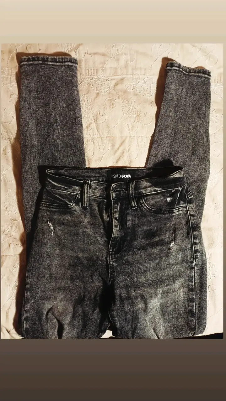 Jeans desgastados Fashion Nova para mujer - 1