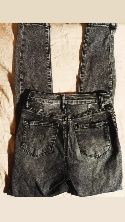 Jeans desgastados Fashion Nova para mujer - miniatura 2