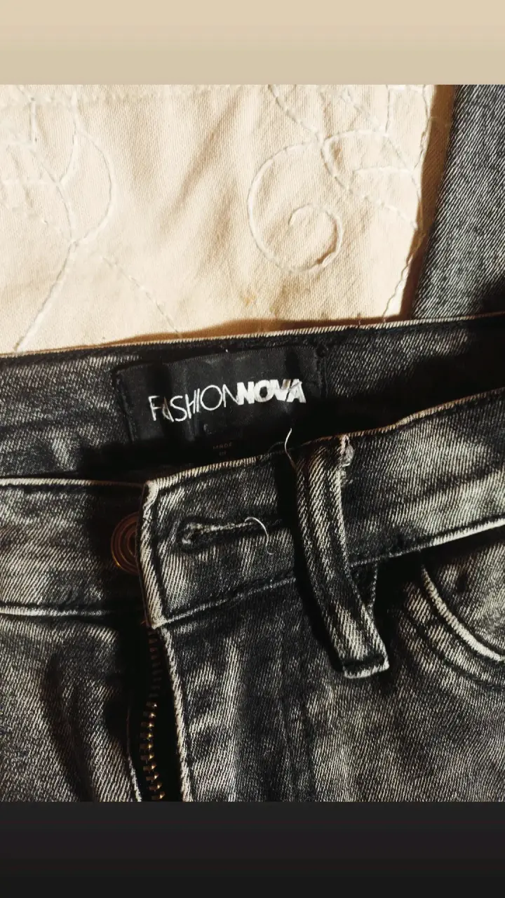 Jeans desgastados Fashion Nova para mujer - 3