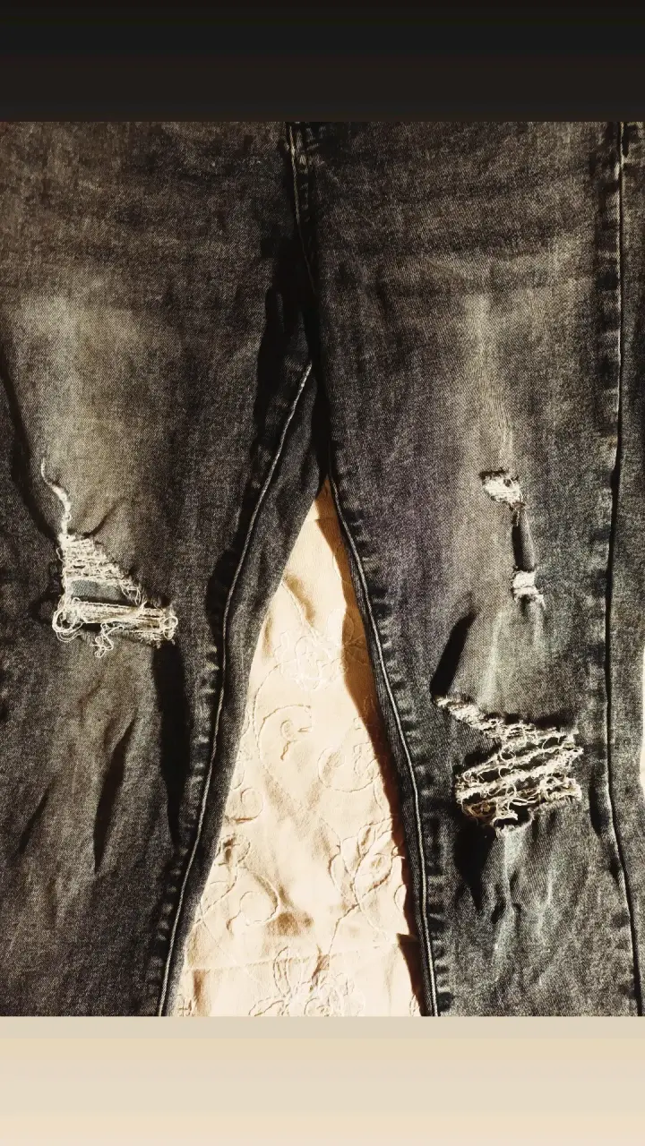 Jeans desgastados Fashion Nova para mujer - 4