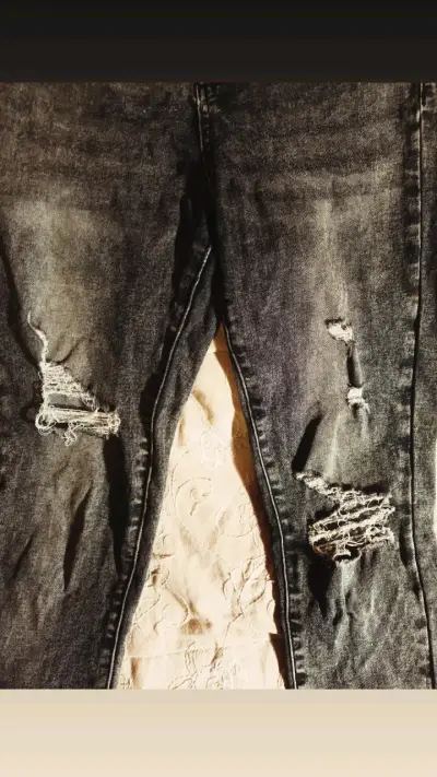 Jeans desgastados Fashion Nova para mujer - miniatura 4