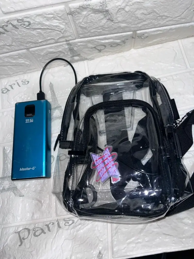Mochila transparente con puerto USB - 5