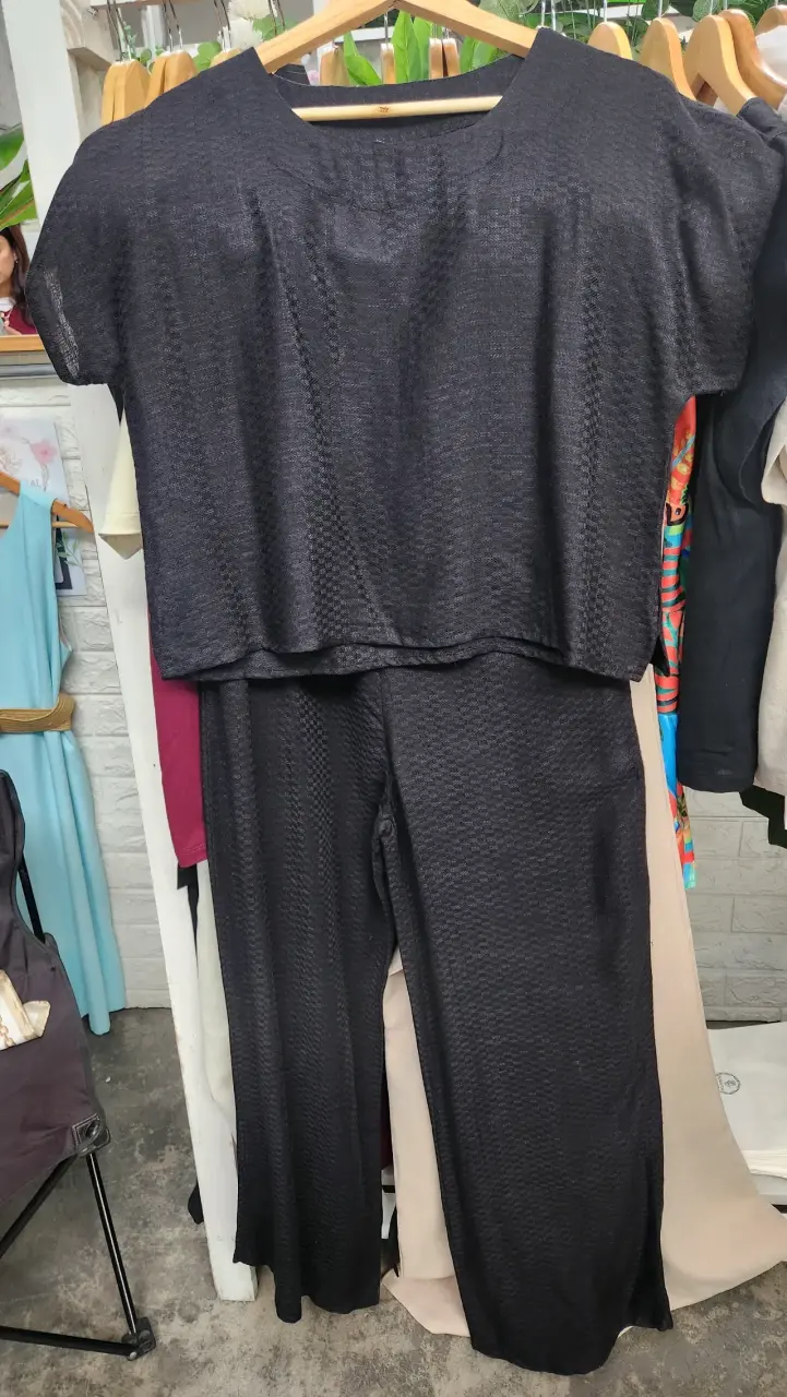 Conjunto de ropa casual para mujer en negro y blanco - 2