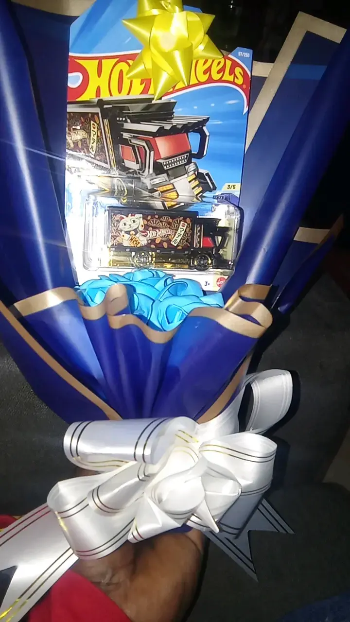 Camión Hot Wheels edición especial con decoración - 1
