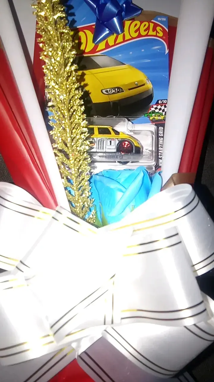 Ramo de regalo con auto Hot Wheels amarillo - 2