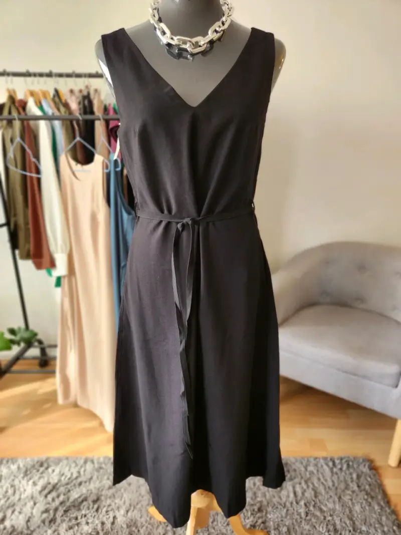 Vestido negro elegante. Confección Brasil - 5