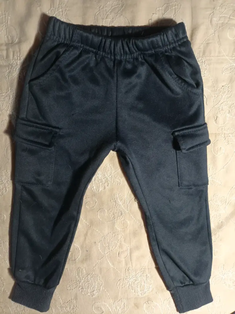 Conjunto de ropa infantil con dinosaurio - 4