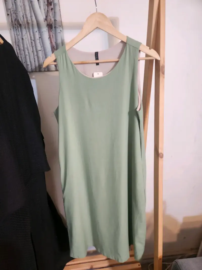 Vestido sin mangas verde claro con bolsillos - 5
