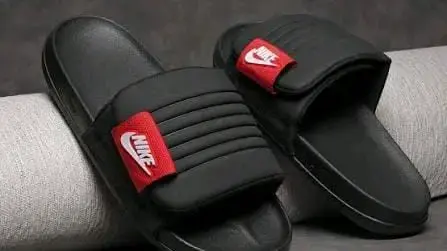Sandalias Nike Air negras con logo rojo - 1