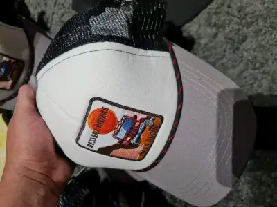 Gorras con diseño bordado - miniatura 1