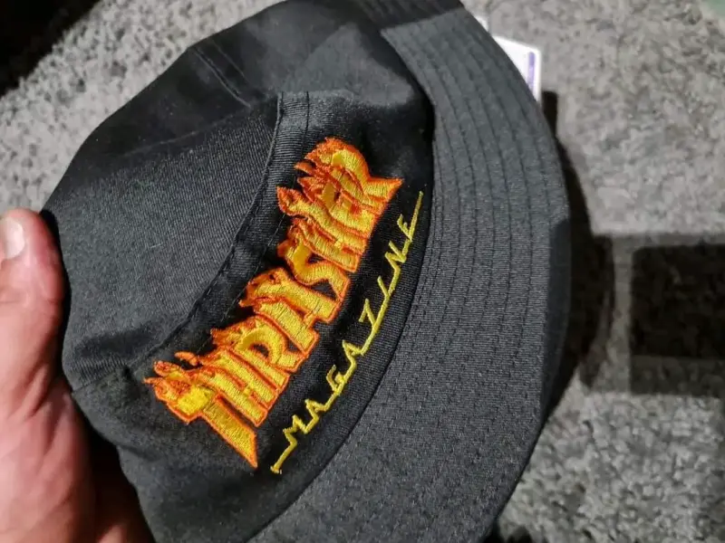 Gorras con diseño bordado - 3
